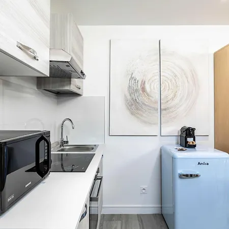 Renovated Studio - Center - Bright Apartament *