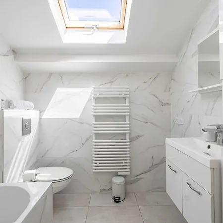 Renovated Studio - Center - Bright Apartament *